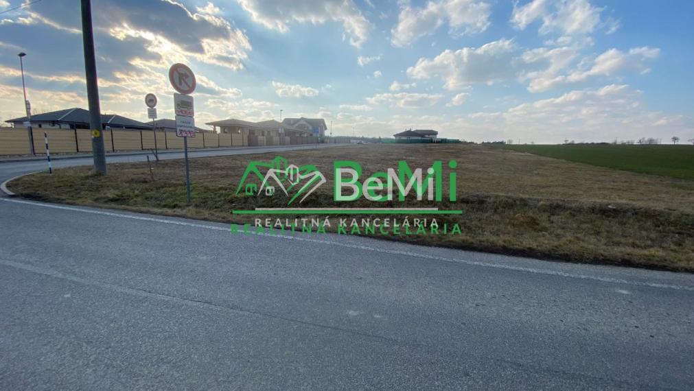 Pozemok Párovské Háje 3 272 m2 ,na výstavbu RD ,všetky IS ID 289-14-MIG