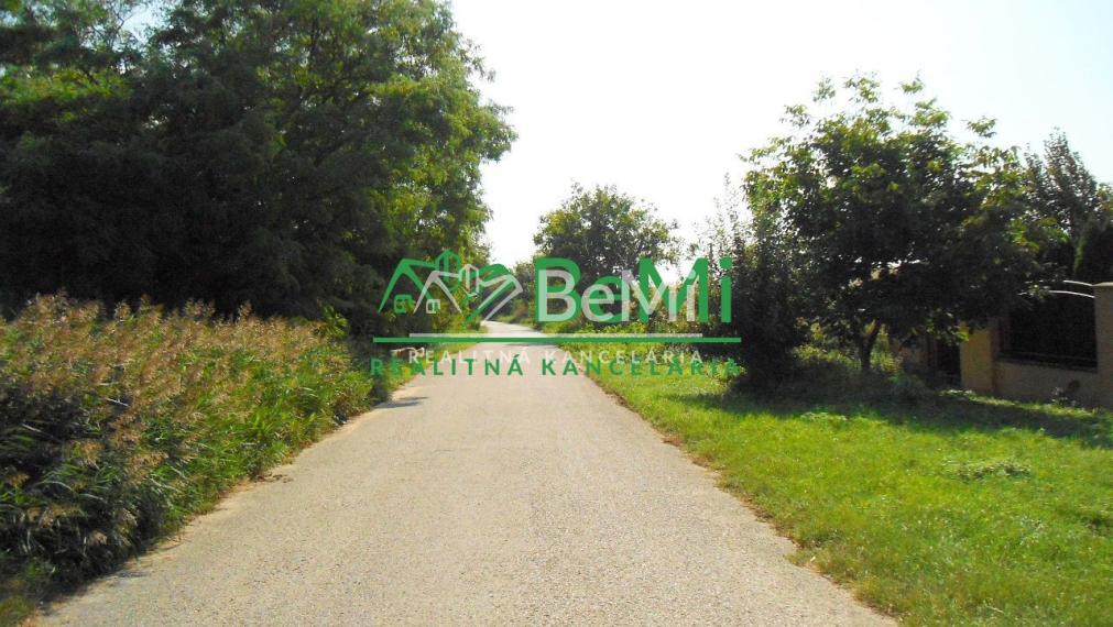 NR - Veľký Báb, polyfunkčný objekt mimo obce-tichá lokalita