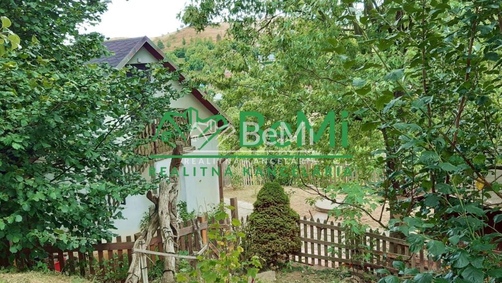 DOM - CHALUPA s garážou, krásnym okolím, výhľadmi ... Banská Štiavnica (070-12-DAR)