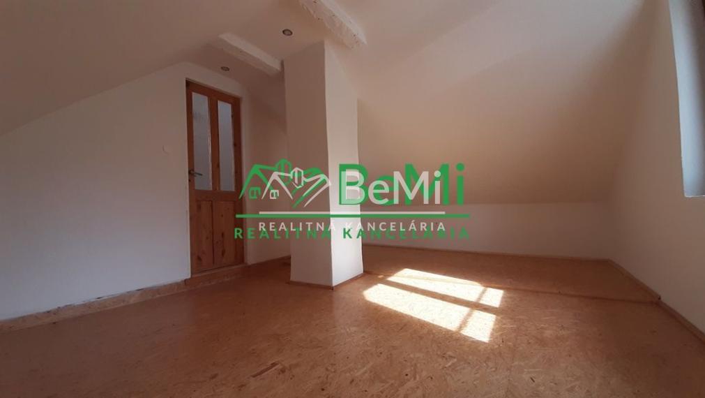 DOM - CHALUPA s garážou, krásnym okolím, výhľadmi ... Banská Štiavnica (070-12-DAR)