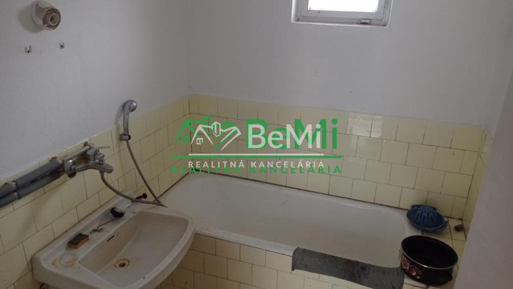 Predaj vidieckeho domu, chalupy - Žemberovce ( 041-12-DUJU)