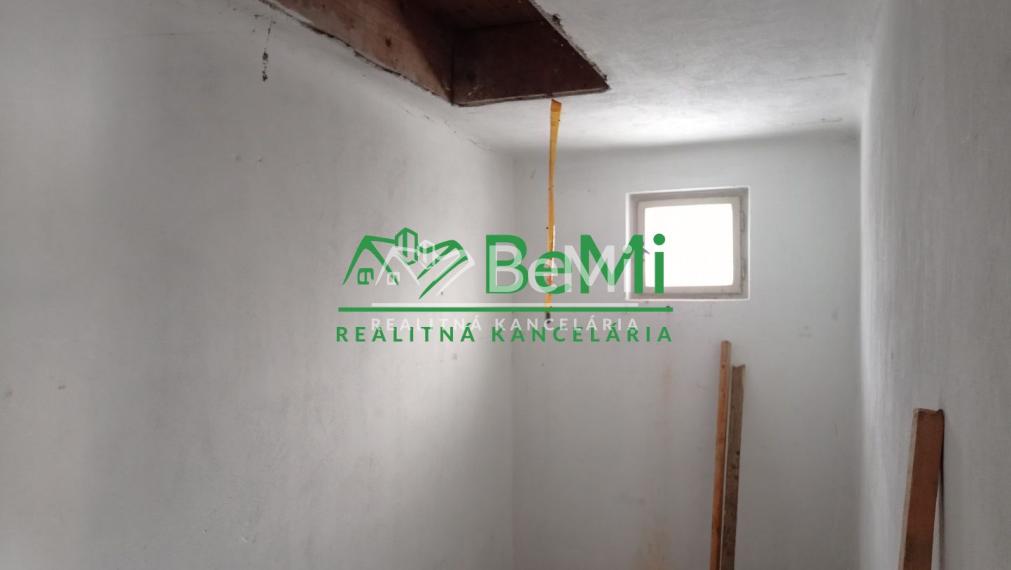 Predaj vidieckeho domu, chalupy - Žemberovce ( 041-12-DUJU)