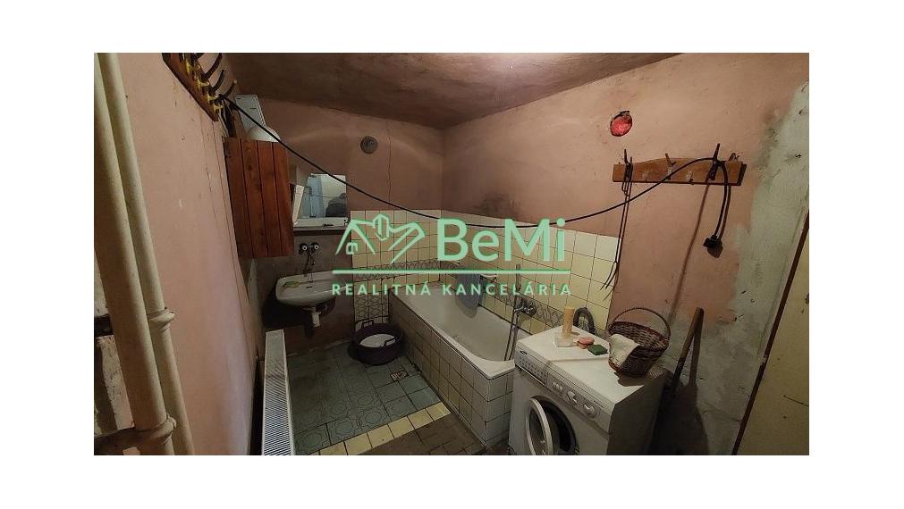 Predaj - starý rodinný dom v obci Radošina ID 118-12-LUGUa