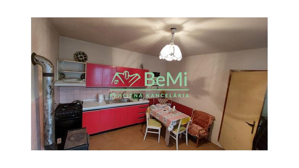 Predaj - starý rodinný dom v obci Radošina ID 118-12-LUGUa