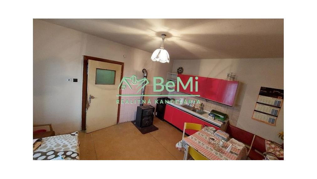 Predaj - starý rodinný dom v obci Radošina ID 118-12-LUGUa