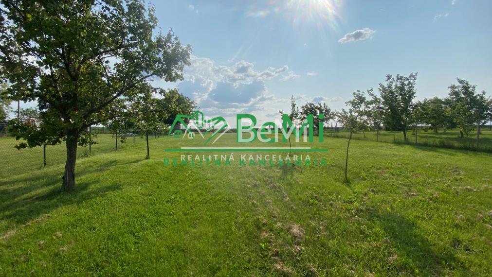 Nádherný pozemok 1 351 m2 Čeľadice ID 391-14-MIGa