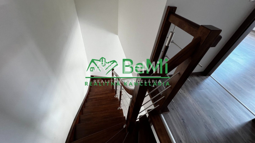 Prenájom  bytu v rodinnom dome  v tichej časti mesta Bytča (217-213-MACH)