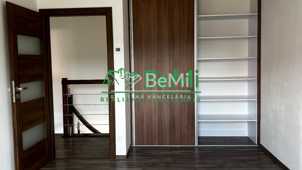 Prenájom  bytu v rodinnom dome  v tichej časti mesta Bytča (217-213-MACH)