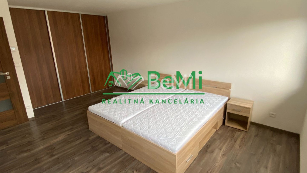 Prenájom  bytu v rodinnom dome  v tichej časti mesta Bytča (217-213-MACH)
