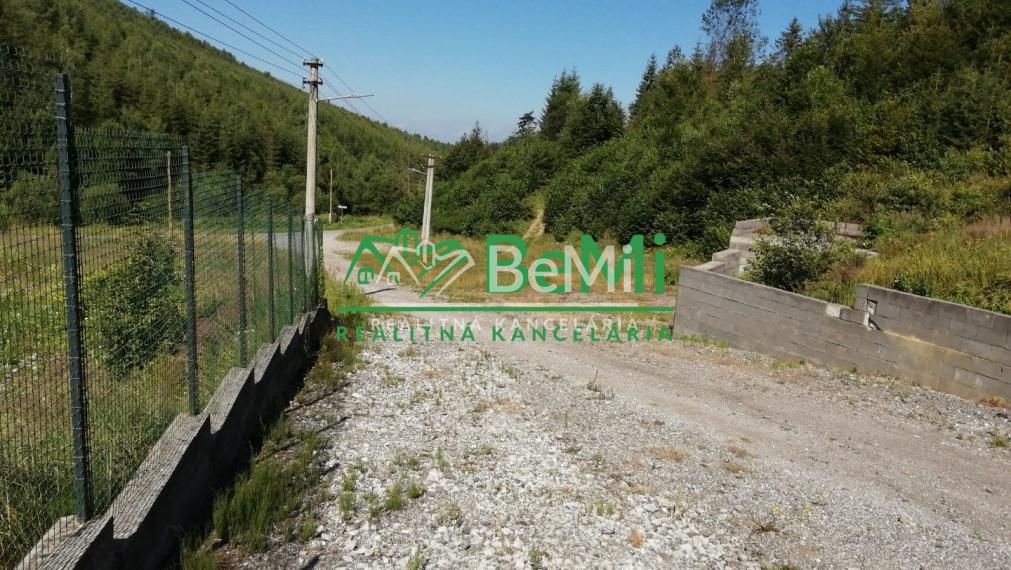 Prenájom pozemku, garážové priestory, 1738m2, Čadca, časť Čadečka (218-24-MACH)