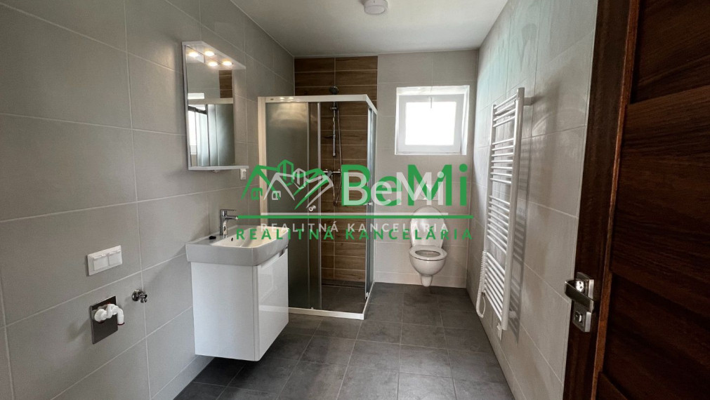 Prenájom  bytu v rodinnom dome  v tichej časti mesta Bytča (217-213-MACH)