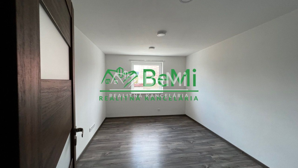 Prenájom  bytu v rodinnom dome  v tichej časti mesta Bytča (217-213-MACH)