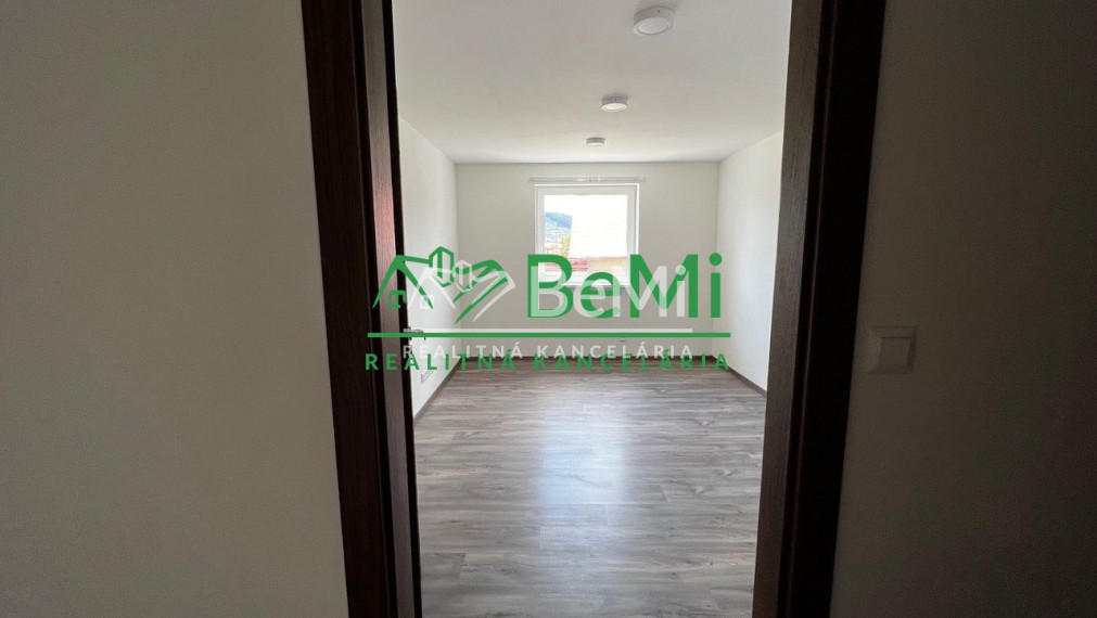 Prenájom  bytu v rodinnom dome  v tichej časti mesta Bytča (217-213-MACH)