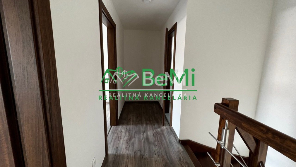Prenájom  bytu v rodinnom dome  v tichej časti mesta Bytča (217-213-MACH)