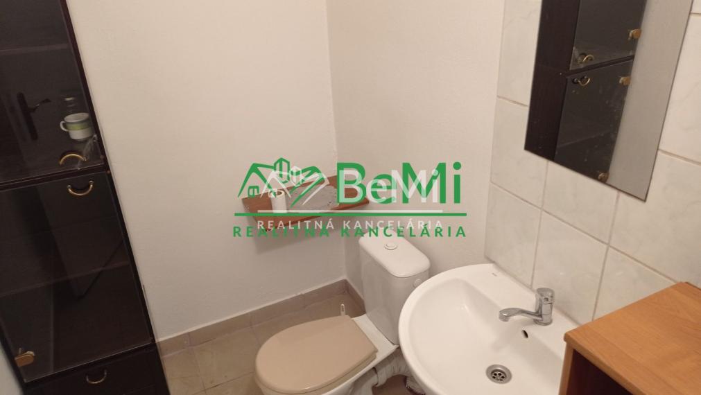 Prenájom podnikateľského priestoru - Levice (054-25-DUJU)