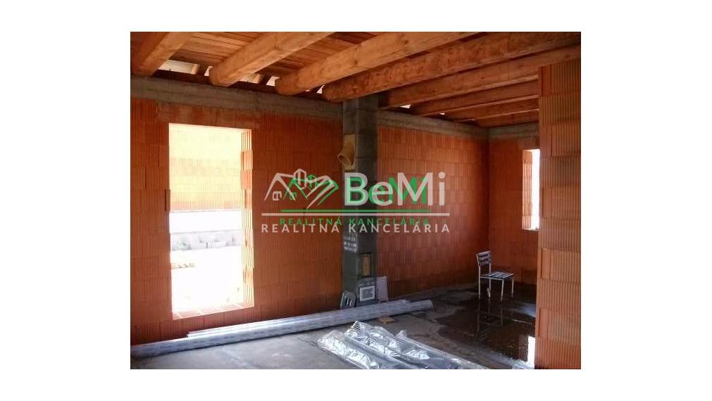 POSLEDÝ rodinný dom. NOVOSTAVBA rodinný dom Malý Lapáš (1038-12-RP)