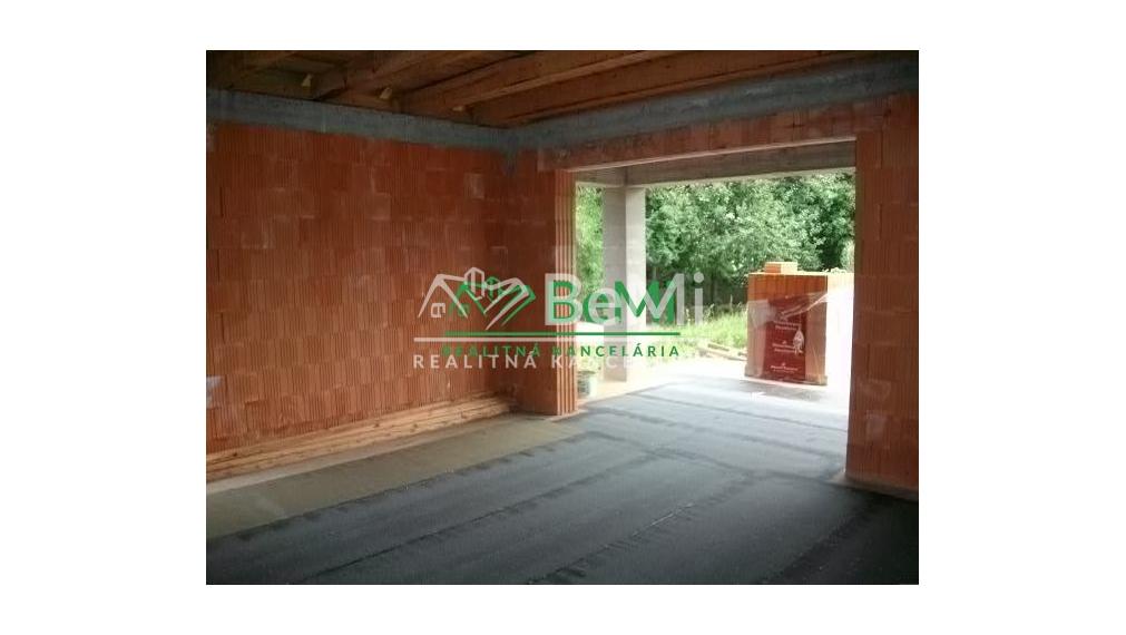 POSLEDÝ rodinný dom. NOVOSTAVBA rodinný dom Malý Lapáš (1038-12-RP)