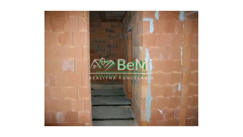 POSLEDÝ rodinný dom. NOVOSTAVBA rodinný dom Malý Lapáš (1038-12-RP)