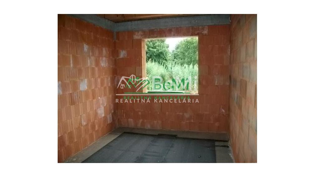 POSLEDÝ rodinný dom. NOVOSTAVBA rodinný dom Malý Lapáš (1038-12-RP)