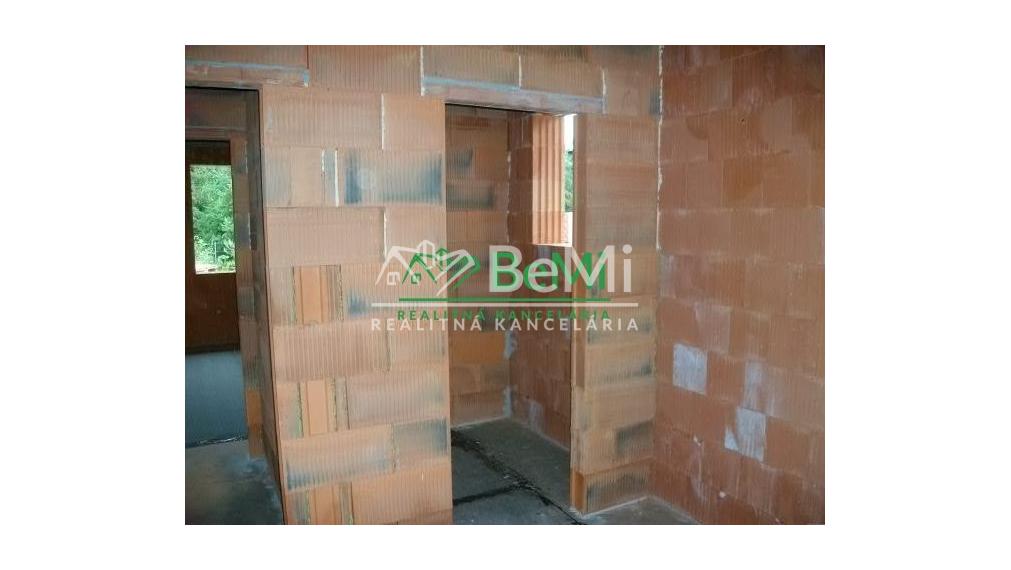 POSLEDÝ rodinný dom. NOVOSTAVBA rodinný dom Malý Lapáš (1038-12-RP)