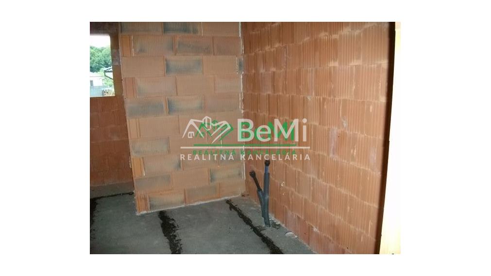 POSLEDÝ rodinný dom. NOVOSTAVBA rodinný dom Malý Lapáš (1038-12-RP)