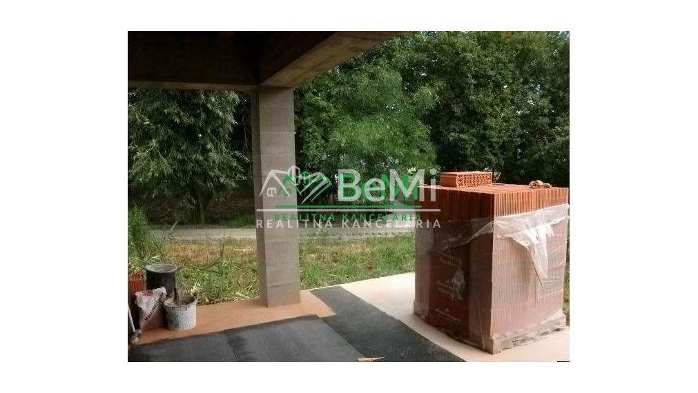 POSLEDÝ rodinný dom. NOVOSTAVBA rodinný dom Malý Lapáš (1038-12-RP)