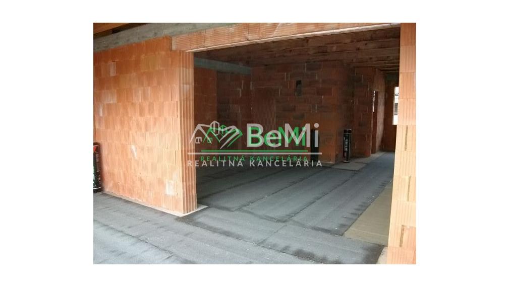 POSLEDÝ rodinný dom. NOVOSTAVBA rodinný dom Malý Lapáš (1038-12-RP)