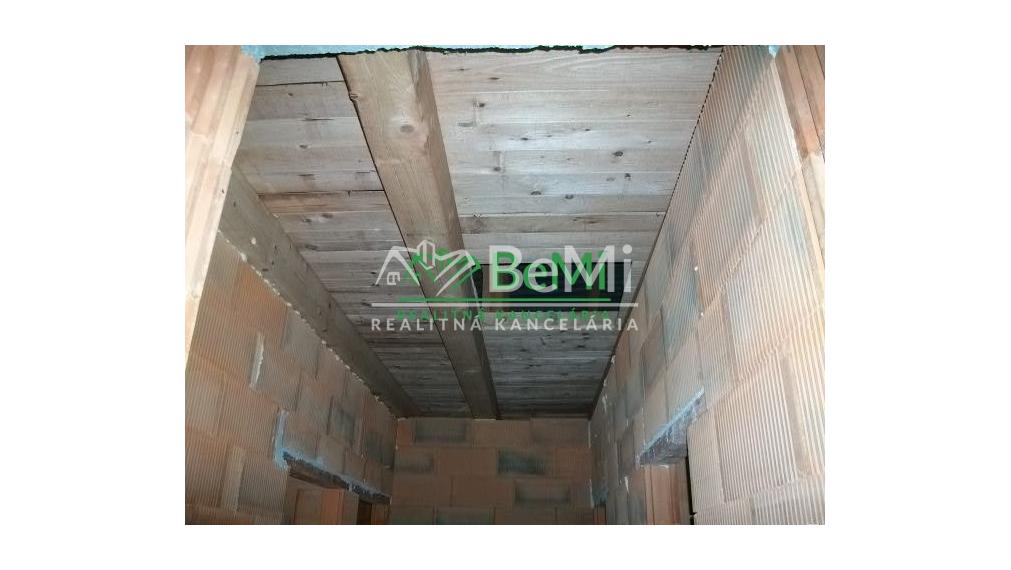 POSLEDÝ rodinný dom. NOVOSTAVBA rodinný dom Malý Lapáš (1038-12-RP)