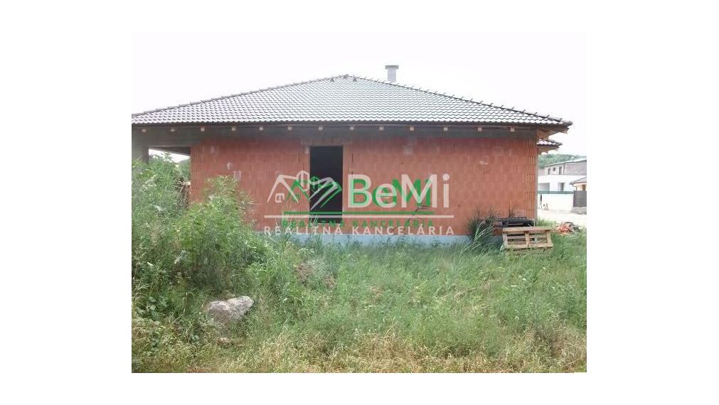 POSLEDÝ rodinný dom. NOVOSTAVBA rodinný dom Malý Lapáš (1038-12-RP)