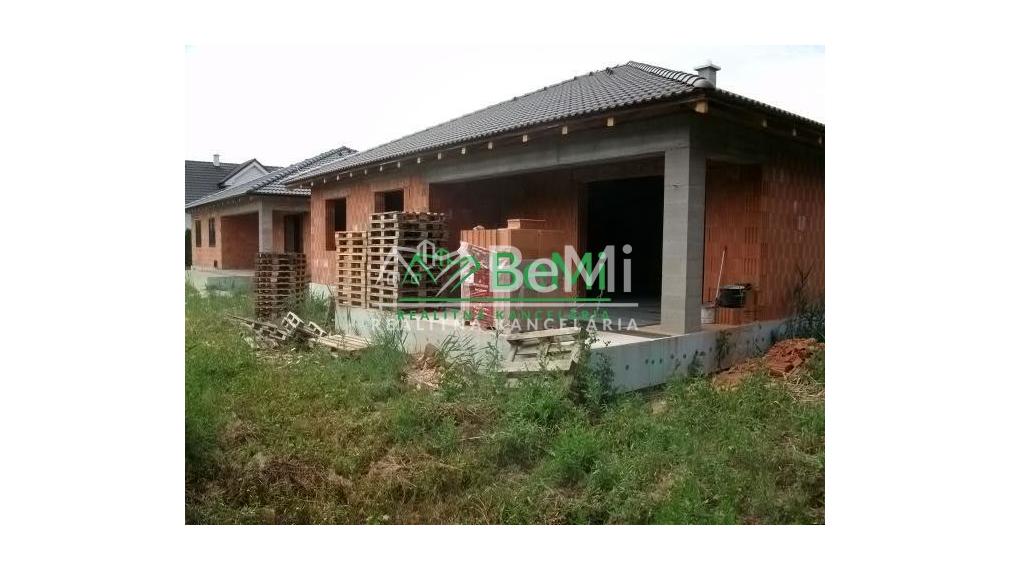 POSLEDÝ rodinný dom. NOVOSTAVBA rodinný dom Malý Lapáš (1038-12-RP)