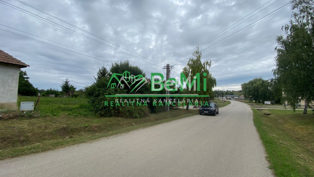 Pozemok pre RD Hruboňovo - Suľany všetky IS ID 405-14-MIG