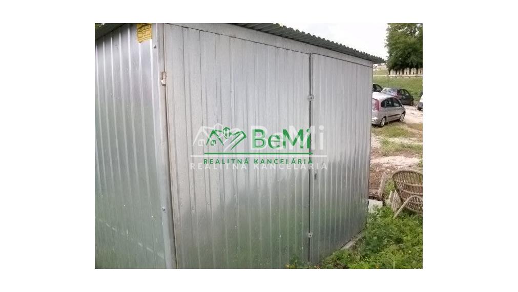 Rodinný dom pre firmu a podnikanie s veľkým pozemkom vo výbornej lokalite -  Nitra (1095-12-RP)