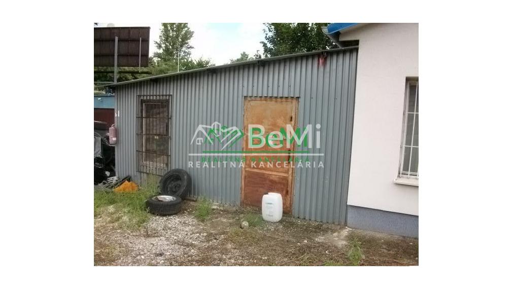 Rodinný dom pre firmu a podnikanie s veľkým pozemkom vo výbornej lokalite -  Nitra (1095-12-RP)