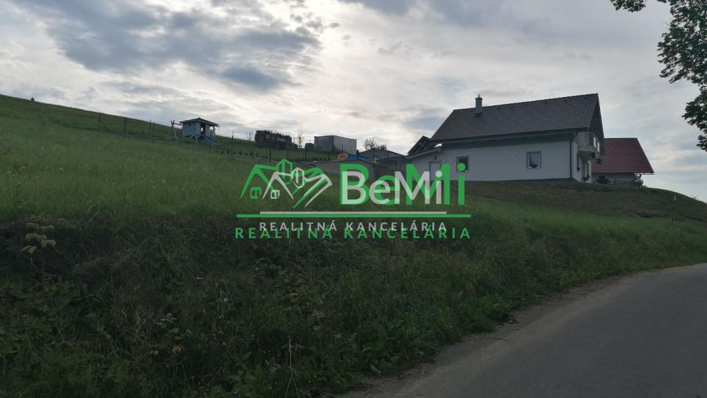 Na predaj pekný pozemok v obci Pucov 114-14-MOV