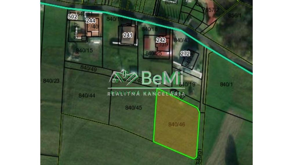 Na predaj pekný pozemok v obci Pucov 114-14-MOV