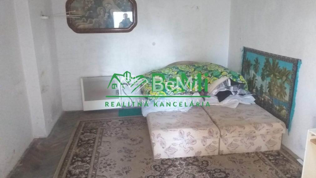 Predaj starší rodinný dom Vráble, NR (107-12-ERF)