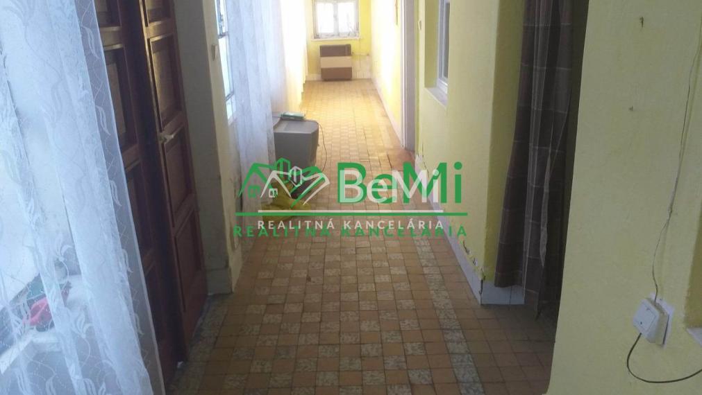 Predaj starší rodinný dom Vráble, NR (107-12-ERF)