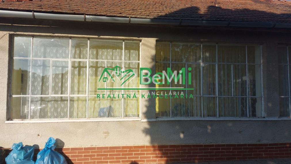 Predaj starší rodinný dom Vráble, NR (107-12-ERF)