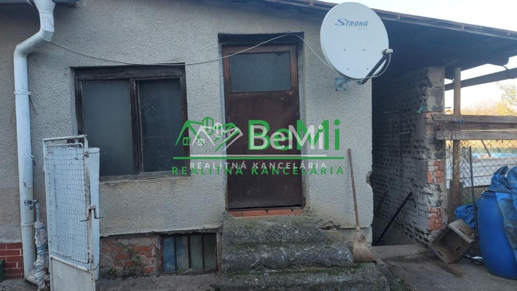 Predaj starší rodinný dom Vráble, NR (107-12-ERF)