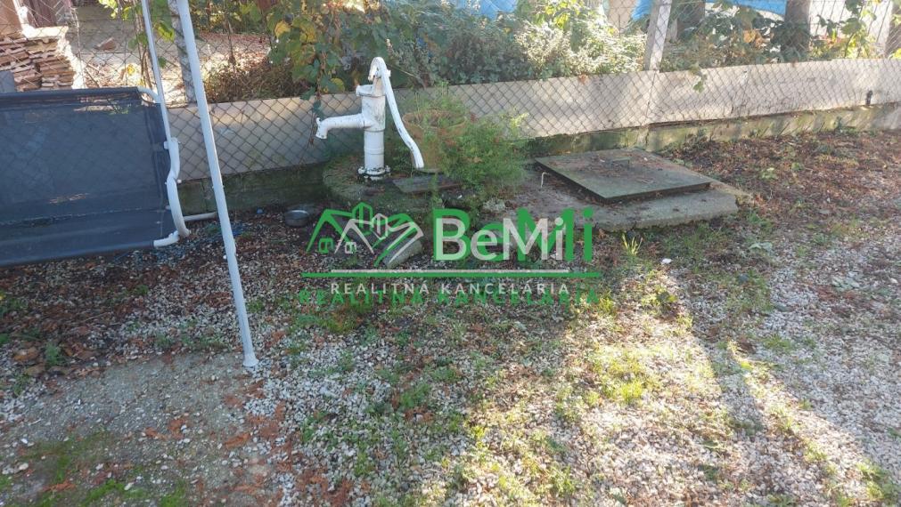 Predaj starší rodinný dom Vráble, NR (107-12-ERF)