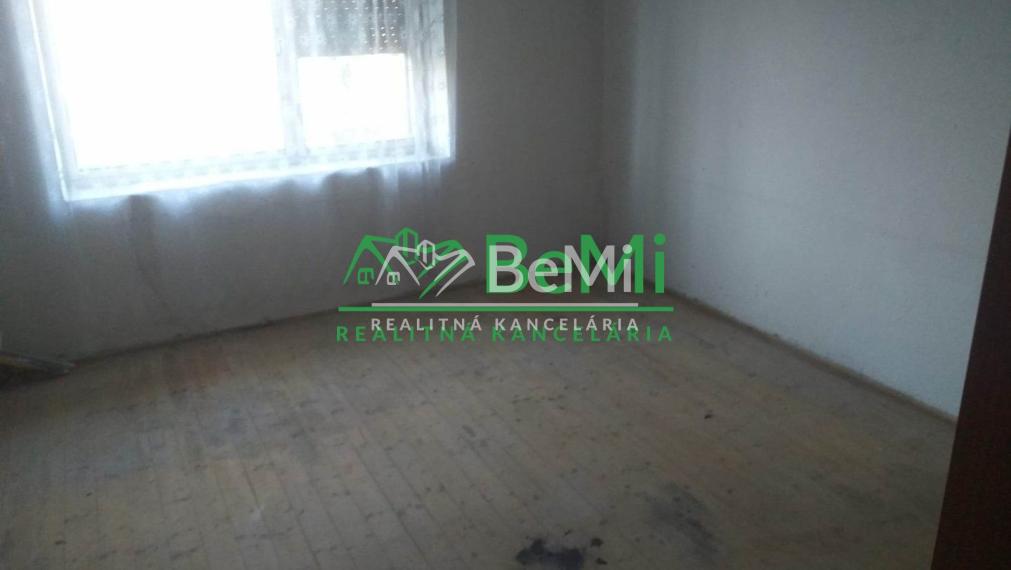 Predaj starší rodinný dom Vráble, NR (107-12-ERF)