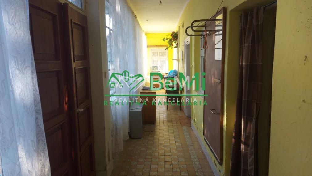 Predaj starší rodinný dom Vráble, NR (107-12-ERF)