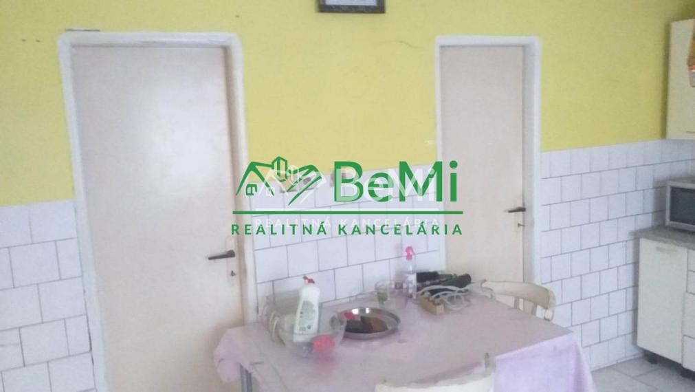 Predaj starší rodinný dom Vráble, NR (107-12-ERF)