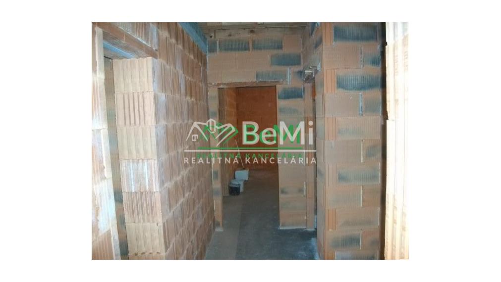 POSLEDNÝ 5 izbový rodinný dom PRI LESE: Novostavba Malý Lapáš