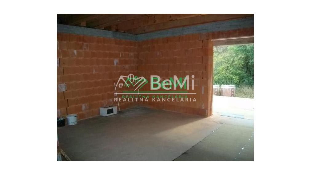 POSLEDNÝ 5 izbový rodinný dom PRI LESE: Novostavba Malý Lapáš