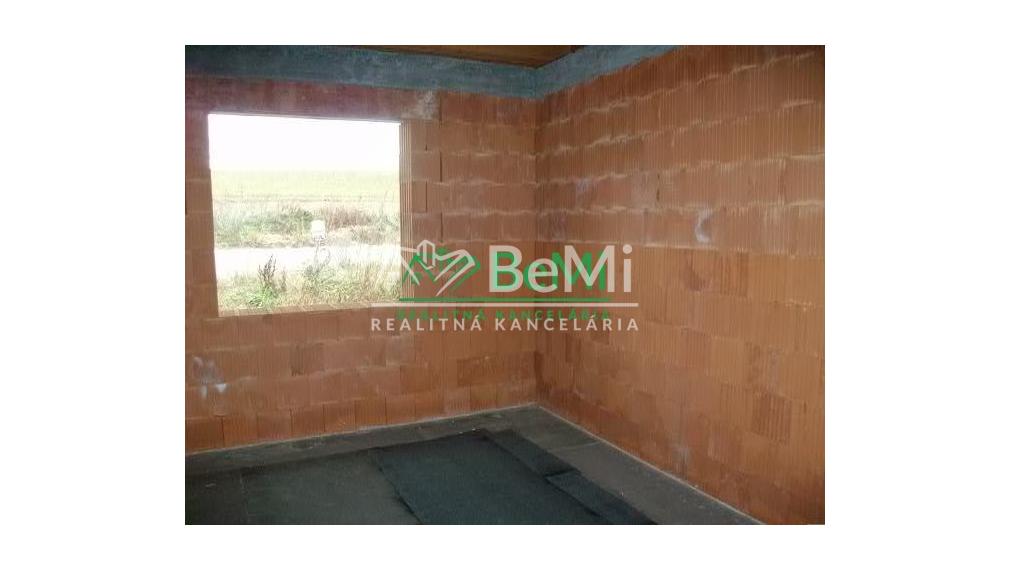 POSLEDNÝ 5 izbový rodinný dom PRI LESE: Novostavba Malý Lapáš