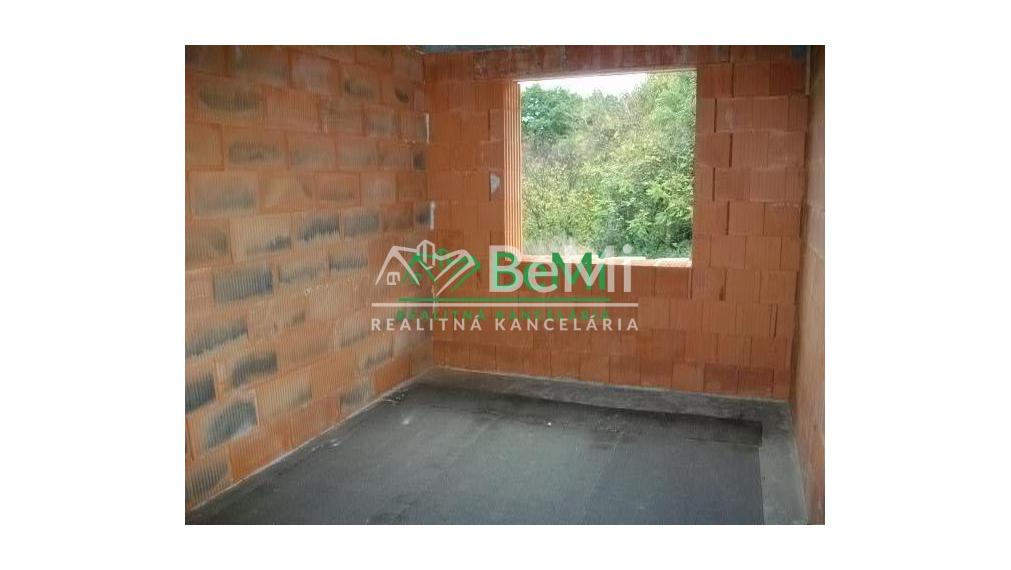 POSLEDNÝ 5 izbový rodinný dom PRI LESE: Novostavba Malý Lapáš