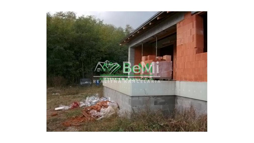 POSLEDNÝ 5 izbový rodinný dom PRI LESE: Novostavba Malý Lapáš