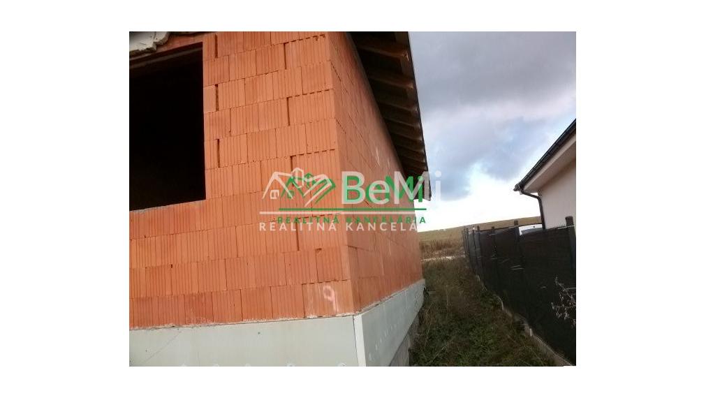 POSLEDNÝ 5 izbový rodinný dom PRI LESE: Novostavba Malý Lapáš