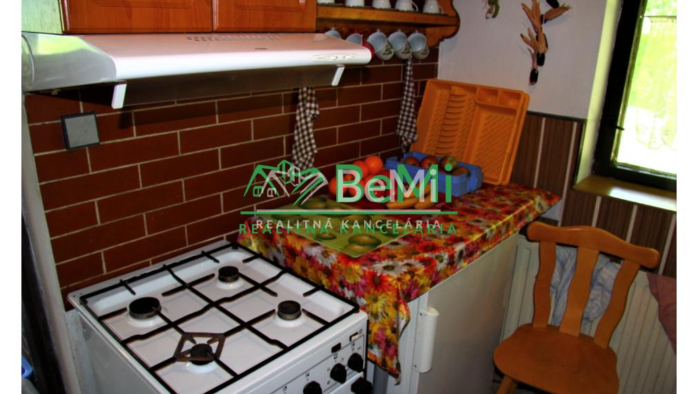 Chata na úplnej samote v lese s vlastnou prístupovou cestou  039-13-MACHO